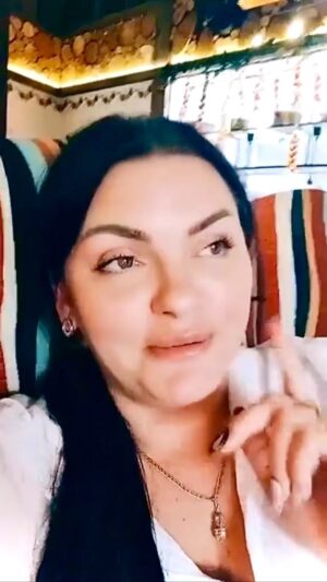 Nikita Dzhigurda Instagram - Украиночка зашла в украинское кафе в России и балдеет от того, что здесь звучат Украинские песни.

Напомню, что Русский язык, литература и песни запрещены на окраине! А в России никому в голову не придёт запрещать истинную Украинскую культуру.

В этом разница между великой Россией
и её окраиной!!

Слава РОДу!!!🔥🔥🔥
#донбасс💪 #донецк❤️ #комполка #сид #комбат #лётчик #юрьич @marinanisina 
@tarzan___official #шаман #shaman #CBO @pantovanatali # @volochkova_arty @shalyapin_official @pashaev.elman @olga_khayrullova @top_best_russia @mck_dessin @mikhail_grebenshchikov @lozayury @alibasov_nana @ivan_kuzminov_ @elena_galitsyna_  @milenadeynega @ilamin_official @sashashpakofficial @i.am.isa.m  alex_foto_2020 @sergeydzhigurda  @levan_todua @vlad_gunbin @otar.kushanashvili @evgenbordo @kseniya_shkoda @dr.mussurov @skripka.msk @detochka.1973 #михаилигнатов @kadetmusic @anton1177 @voronovlawyer @evgenyi_shahrai