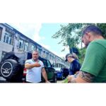 Nikita Dzhigurda Instagram – В прошлый приезд
на Донбасс я обещал нашему герою России – командиру штурмового отряда Z, у которого подорвали машину, привезти в подарок автомобиль УАЗ ПАТРИОТ и гуманитарку. Я, благодаря отзывчивому Сергею Посполитаку, выполнил обещание.

За пару дней до нашего нынешнего приезда в Донецк, полковник (позывной “СТРАЖ”) в бою получил ранение на вылет. Вместо распалаги мы приехали к нему в госпиталь,
в который накануне прилетел снаряд из окраины…

“СТРАЖ” встретил нас на ногах,
несмотря на прострелянный бок…
Настоящий Русский Офицер! 👁️❤️👁️

Сергей Посполитак, Андрей Сосновский и Евгений Ильин вместе со мной доставили
и раздали раненым Z-штурмовикам гуманитарную помощь.

ПОБЕДА НАША!🤟😎✌️

Слава РОДу!!!🔥🔥🔥
#донбасс💪 #донецк❤️ #комполка #сид #комбат @marinanisina 
@tarzan___official #шаман #shaman #CBO @pantovanatali # @volochkova_arty @shalyapin_official @pashaev.elman @olga_khayrullova @top_best_russia @mck_dessin @mikhail_grebenshchikov @lozayury @alibasov_nana @ivan_kuzminov_ @elena_galitsyna_  @milenadeynega @ilamin_official @sashashpakofficial @i.am.isa.m  alex_foto_2020 @sergeydzhigurda  @levan_todua @vlad_gunbin @otar.kushanashvili @evgenbordo @kseniya_shkoda @dr.mussurov @skripka.msk @detochka.1973 #михаилигнатов @kadetmusic @anton1177 @voronovlawyer @evgenyi_shahrai