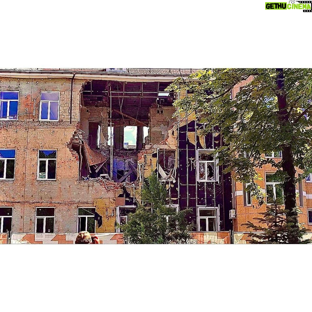 Nikita Dzhigurda Instagram - В прошлый приезд на Донбасс я обещал нашему герою России - командиру штурмового отряда Z, у которого подорвали машину, привезти в подарок автомобиль УАЗ ПАТРИОТ и гуманитарку. Я, благодаря отзывчивому Сергею Посполитаку, выполнил обещание. За пару дней до нашего нынешнего приезда в Донецк, полковник (позывной "СТРАЖ") в бою получил ранение на вылет. Вместо распалаги мы приехали к нему в госпиталь, в который накануне прилетел снаряд из окраины... "СТРАЖ" встретил нас на ногах, несмотря на прострелянный бок... Настоящий Русский Офицер! 👁️❤️👁️ Сергей Посполитак, Андрей Сосновский и Евгений Ильин вместе со мной доставили и раздали раненым Z-штурмовикам гуманитарную помощь. ПОБЕДА НАША!🤟😎✌️ Слава РОДу!!!🔥🔥🔥 #донбасс💪 #донецк❤️ #комполка #сид #комбат @marinanisina @tarzan___official #шаман #shaman #CBO @pantovanatali # @volochkova_arty @shalyapin_official @pashaev.elman @olga_khayrullova @top_best_russia @mck_dessin @mikhail_grebenshchikov @lozayury @alibasov_nana @ivan_kuzminov_ @elena_galitsyna_ @milenadeynega @ilamin_official @sashashpakofficial @i.am.isa.m alex_foto_2020 @sergeydzhigurda @levan_todua @vlad_gunbin @otar.kushanashvili @evgenbordo @kseniya_shkoda @dr.mussurov @skripka.msk @detochka.1973 #михаилигнатов @kadetmusic @anton1177 @voronovlawyer @evgenyi_shahrai