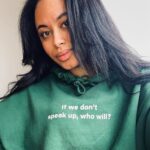 Nikita Uggla Instagram - För internationella flickdagen har @monki tillsammans med @planinternational designat en limited edition kollektion för att väcka dialog om jämställdhet. 20% av intäkterna går till Plan Internationals #GirlsGetEqual kampanj som kämpar för att tjejer världen runt ska få sina röster hörda och själva få bestämma över sina liv och sin framtid Jag kan själv tycka att det är sjukt svårt att hitta vem man är i olika sammanhang. Det jag dock försöker tänka på då är att jag inte ska behöva kompromissa med mina åsikter och värderingar för att passa in eller känna mig bekväm. Vilket bara det kan vara lättare sagt än gjort men jag tror ändå att om man manifesterar det och blir påmind om det kan man kan komma en bra bit. ♥️♥️