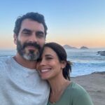 Nikolas Antunes Instagram - ESTRANHO AMOR 💥uma série que fala sobre a violência doméstica, trata da lei Maria da Penha e retrata o dia a dia na Delegacia de Atendimento a Mulher com casos reais de crimes cometidos 🩸Registros da nossa labuta 🍀 maestro @ajaxcamacho por não abrir mão de um segundo sequer de nossos planos sequência, pelo set 100% vivo e por tanto amor⚡️ @ingridzavarezzi pela sensibilidade e riqueza do roteiro 🌹 @ju.knust pelo trabalho de entrega brutal, protagonismo, parceria, sorrisos e gargalhadas sem fim ❤️ @danieldalcin7 e @juniorvieira13 pelo fechamento absoluto do núcleo duro 🚩 @rairaamachado por tanta coragem e parceria ❤️ @patricksampaiogram pela preparação atenta, sensível e elegante 🍀 a sorte de fazer parte de uma equipe de amores brutos, tantos artistas presentes, tanto axé e aguerrimento ❤️🍀 @sonypicturesbr @visomdigital