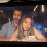 Nikolas Antunes Instagram - ESTRANHO AMOR 💥uma série que fala sobre a violência doméstica, trata da lei Maria da Penha e retrata o dia a dia na Delegacia de Atendimento a Mulher com casos reais de crimes cometidos 🩸Registros da nossa labuta 🍀 maestro @ajaxcamacho por não abrir mão de um segundo sequer de nossos planos sequência, pelo set 100% vivo e por tanto amor⚡️ @ingridzavarezzi pela sensibilidade e riqueza do roteiro 🌹 @ju.knust pelo trabalho de entrega brutal, protagonismo, parceria, sorrisos e gargalhadas sem fim ❤️ @danieldalcin7 e @juniorvieira13 pelo fechamento absoluto do núcleo duro 🚩 @rairaamachado por tanta coragem e parceria ❤️ @patricksampaiogram pela preparação atenta, sensível e elegante 🍀 a sorte de fazer parte de uma equipe de amores brutos, tantos artistas presentes, tanto axé e aguerrimento ❤️🍀 @sonypicturesbr @visomdigital