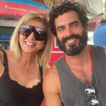 Nikolas Antunes Instagram - Olhar Indiscreto crew com a nossa autora visitando o Brasil @marcelacitterio ⚡️🍀