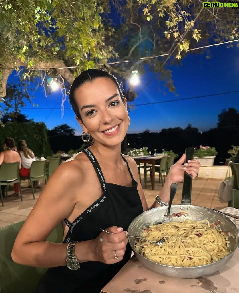 Nikoletta Ralli Instagram - Italian nights, at Crete 🇮🇹♥️🇬🇷 (Γλυκούλα, τρώει carbonara για ένα άτομο!) Chaniá, Greece