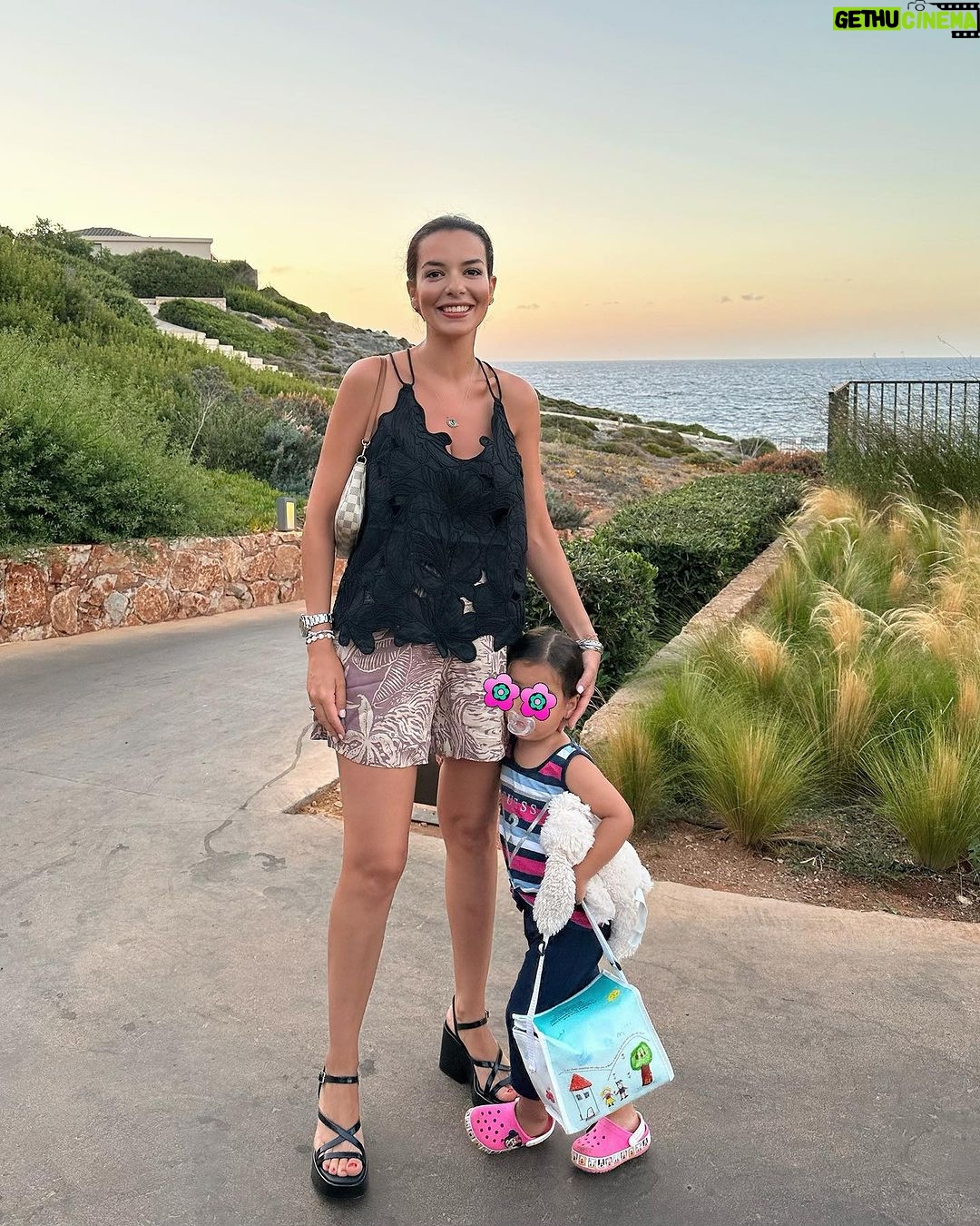 Nikoletta Ralli Instagram - ♥️ (Head to toe @hm ) Isla Brown Chania