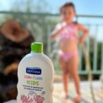 Nikoletta Ralli Instagram - Το μπανάκι με το λάστιχο, είναι η αγαπημένη μου συνήθεια, από τότε που ήμουνα και εγω παιδί! Ένα από αυτά είναι και το Septona kids Calm n Care αφρόλουτρο για αγόρια και κορίτσια, για καθημερινή χρήση με 94% συστατικά φυσικής προέλευσης, πλούσιο αφρό και τέλειο φρουτώδες άρωμα 🌸 #septona #septonakids #septonacalmncare #sekathestigmifrontidas