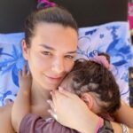 Nikoletta Ralli Instagram - Σε τέτοιες τρυφερές στιγμές, πέρα απο διάφορα γλυκούλικα, σκέφτομαι ποσό βαρύ, είναι το ανθρώπινο κεφάλι 🤔 Ταυτίζεστε;;