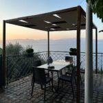 Nikoletta Ralli Instagram - Το χωριό μας♥️ 1. Το σπίτι μας🏡 2. Ο κήπος της Μαρίας 🌺 3. Οι κάτω βρύσες, που πλένανε παλιά ρούχα 💦 4. Η πλατεία του ονείρου ✨ 5. Το τραπέζι για το αποψινό δείπνο 🧂 Πλατανος ΑΧΑΙΑΣ