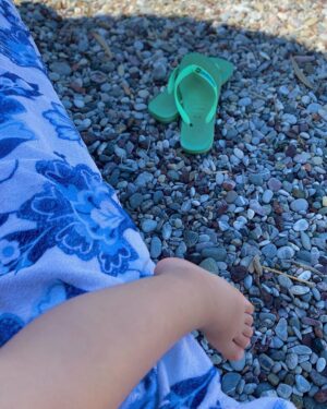 Nikoletta Ralli Instagram - Σε τέτοιες τρυφερές στιγμές, πέρα απο διάφορα γλυκούλικα, σκέφτομαι ποσό βαρύ, είναι το ανθρώπινο κεφάλι 🤔 Ταυτίζεστε;;