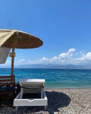 Nikoletta Ralli Instagram - Σε τέτοιες τρυφερές στιγμές, πέρα απο διάφορα γλυκούλικα, σκέφτομαι ποσό βαρύ, είναι το ανθρώπινο κεφάλι 🤔 Ταυτίζεστε;;