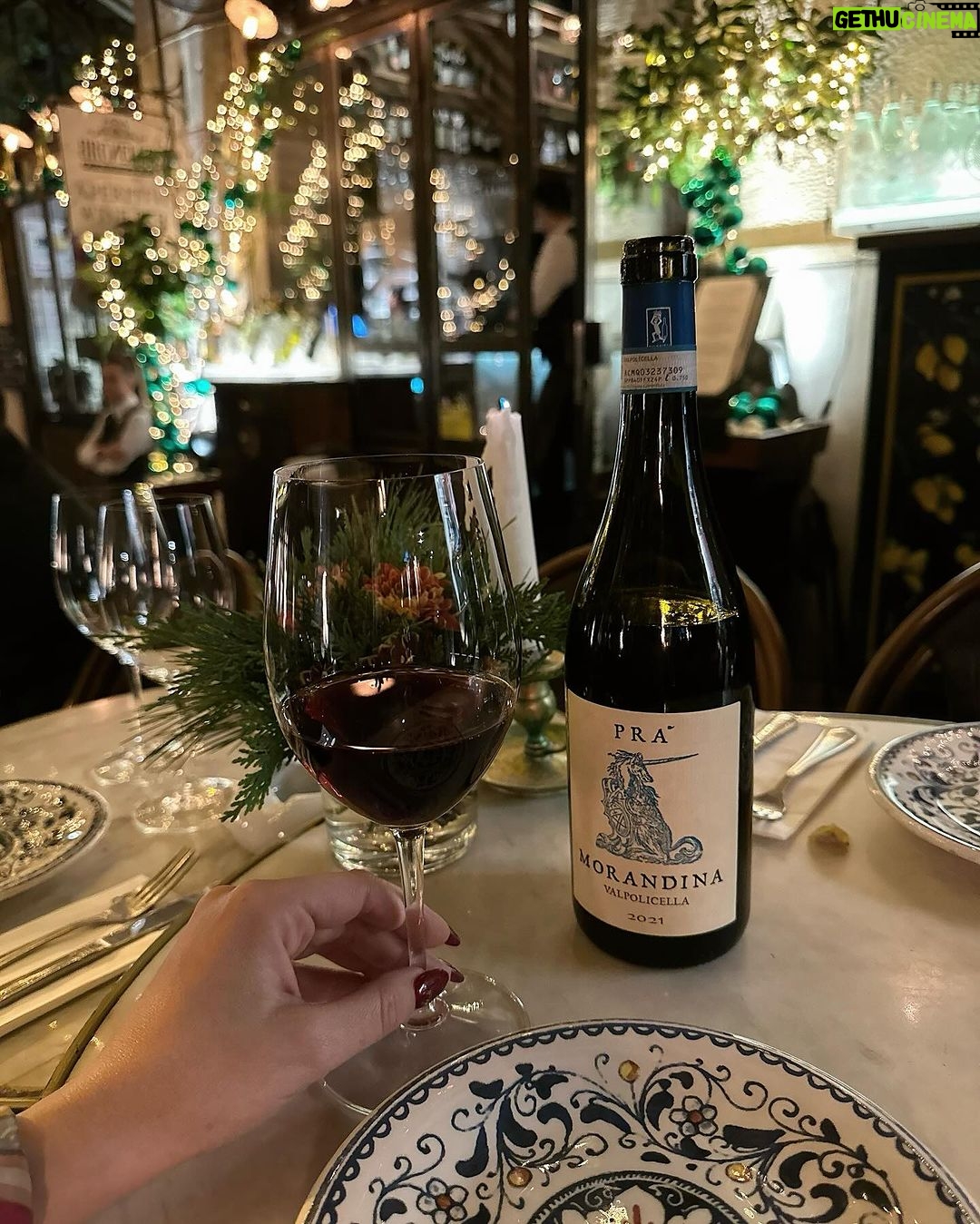 Nikoletta Ralli Instagram - Η καλύτερη μέρα για night out @izakaya_athens 🏮 Kolonaki