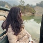 Nimrat Kaur Instagram - Had my first coffee and breakfast and my heart’s fill of love and laughter with my family in the wild. Spent all of the first day of the new year deep in the jungles of Kumaon, capturing it from before sunrise till after sunset. Happy New Year and wishing you the best start to 2024!! ♥️🍀🐾🐯 #wellbegunishalfdone #2024♥️ #shotonihone15promax #BharatKiNimrat Jim Corbett National park, Nainitaal