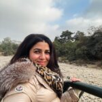 Nimrat Kaur Instagram - Had my first coffee and breakfast and my heart’s fill of love and laughter with my family in the wild. Spent all of the first day of the new year deep in the jungles of Kumaon, capturing it from before sunrise till after sunset. Happy New Year and wishing you the best start to 2024!! ♥️🍀🐾🐯 #wellbegunishalfdone #2024♥️ #shotonihone15promax #BharatKiNimrat Jim Corbett National park, Nainitaal