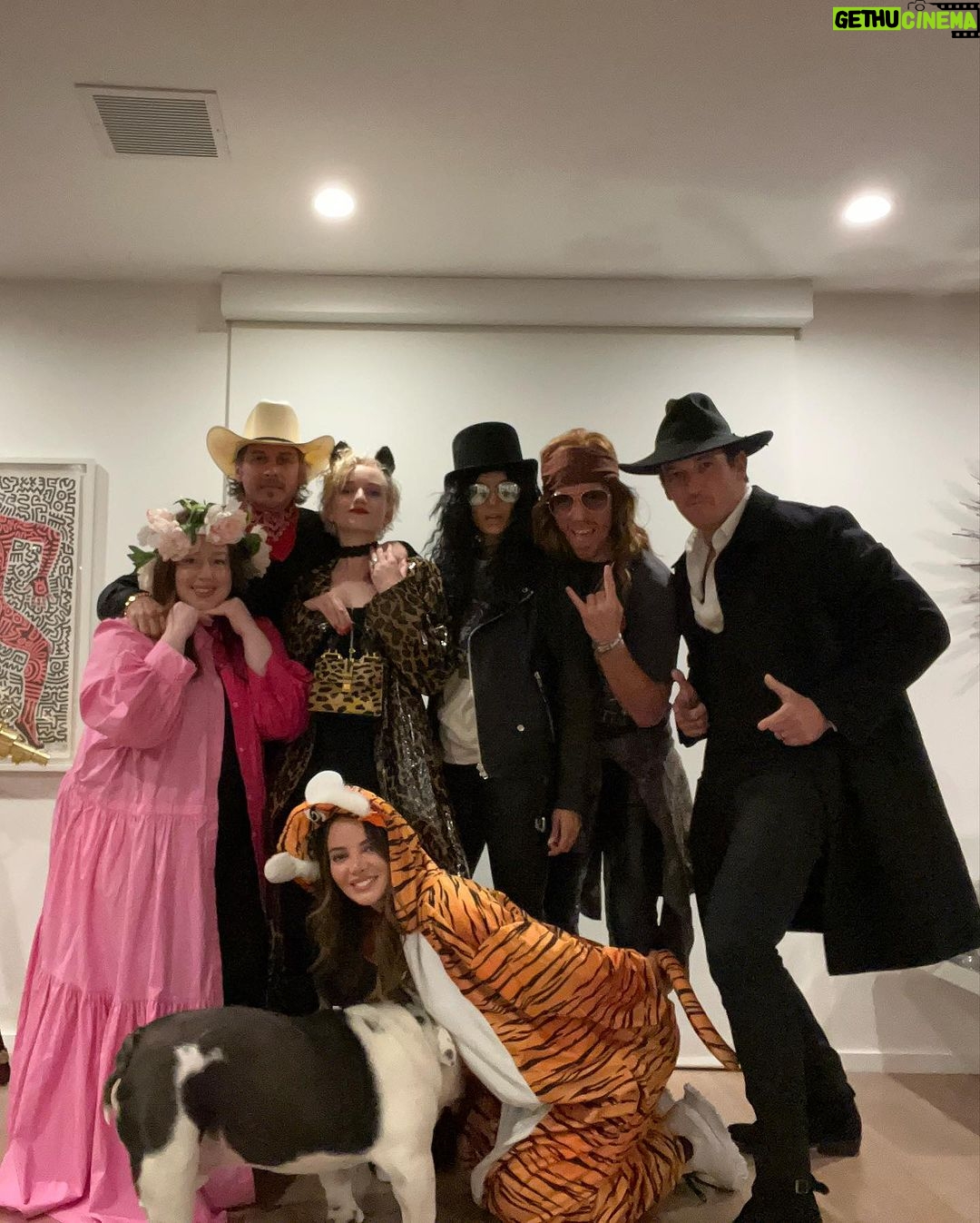 Nina Dobrev Instagram - (Almost) November Rain 🌧️🎸 #happyhalloween #gunsnroses