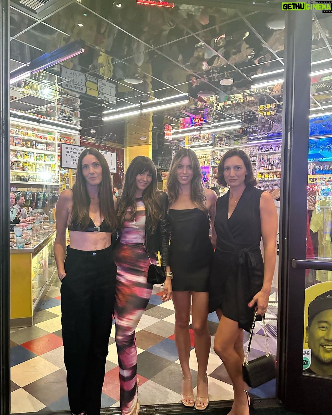 Nina Dobrev Instagram - now my whole team here💥 Las Vegas, Nevada