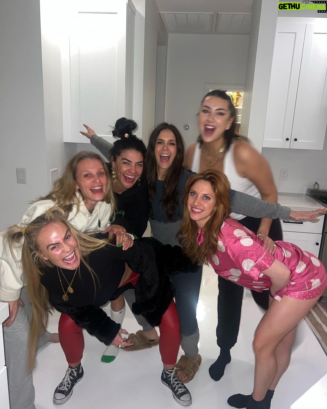 Nina Dobrev Instagram - happy belated bday @jessicaszohr you sexy green machine! 💚💚💚 what happens in Vegas stays in (my security camera footage) Vegas! Love you to the moon and back Las Vegas, Nevada