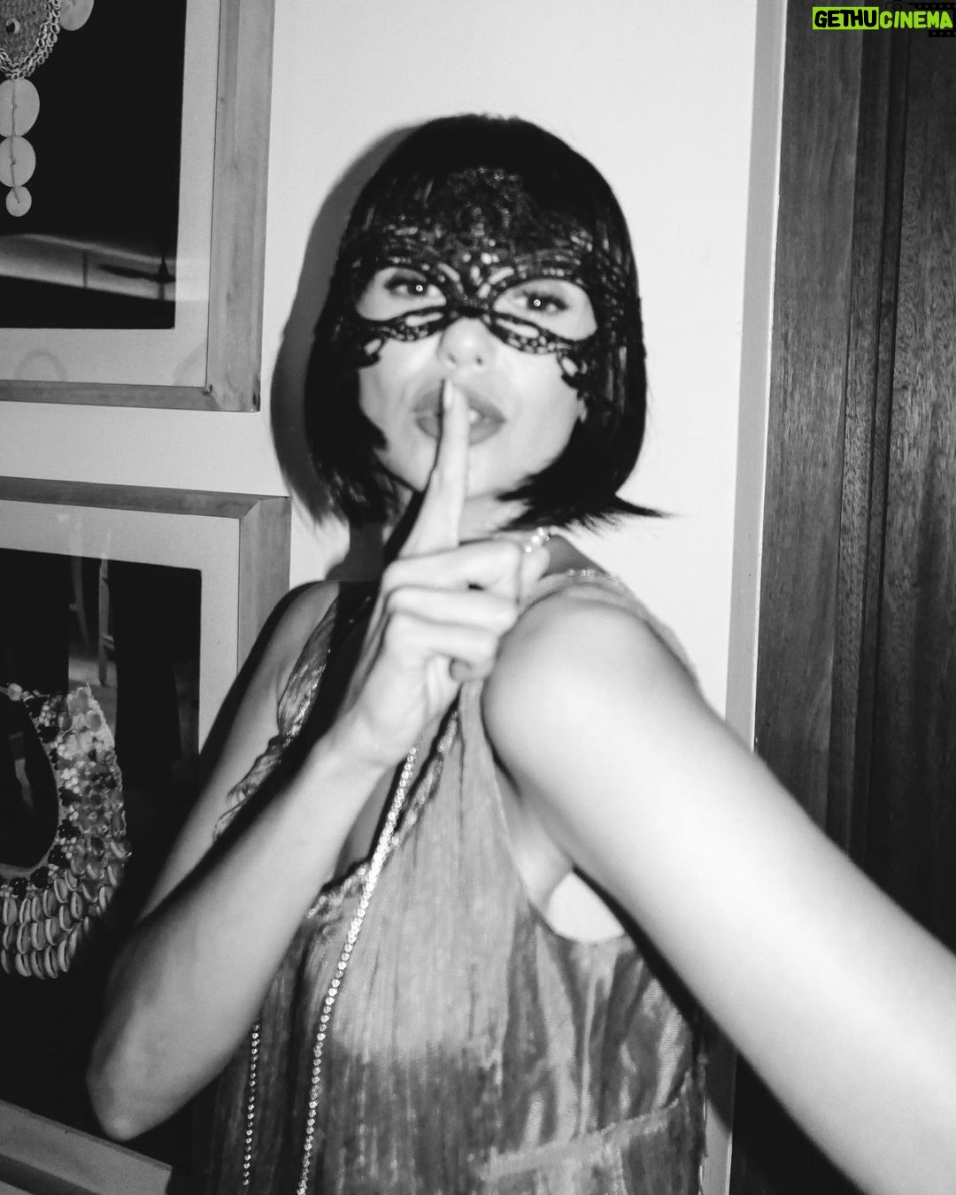 Nina Dobrev Instagram - the glitz & the glam… GATSBY💄