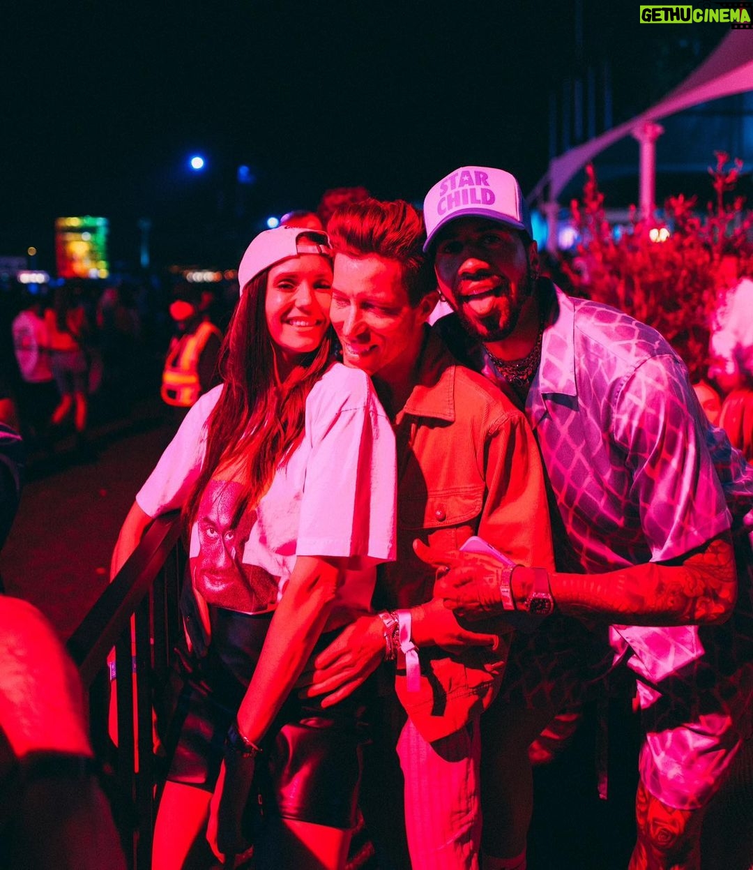Nina Dobrev Instagram - desert daze🌵#coachella23