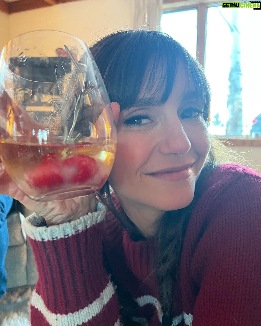 Nina Dobrev Instagram - Christmas week ♥️✨