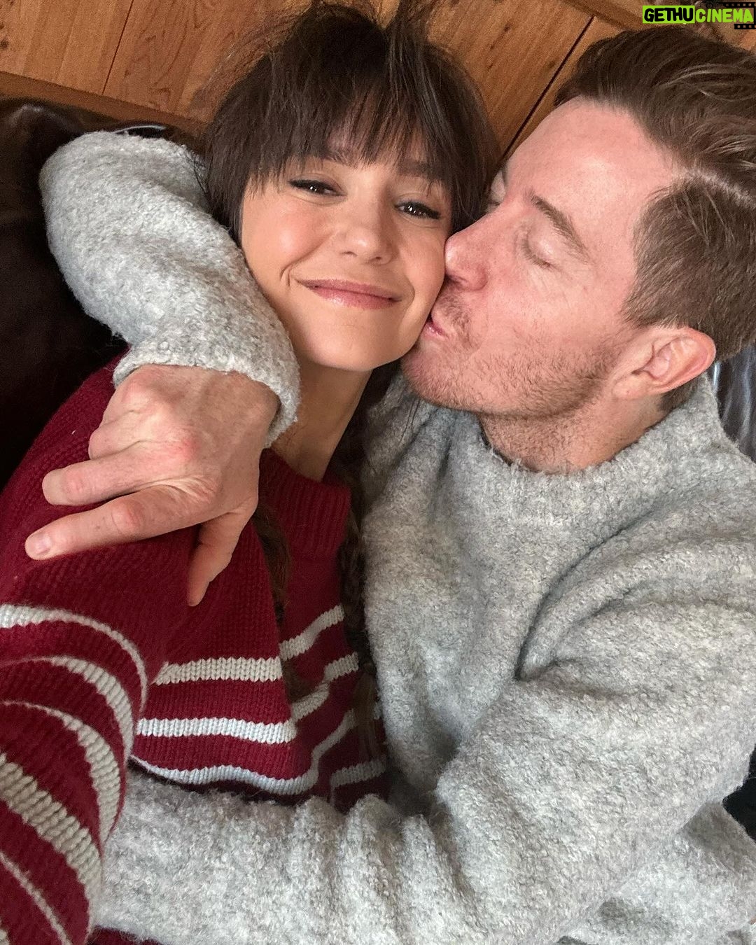 Nina Dobrev Instagram - Christmas week ♥️✨
