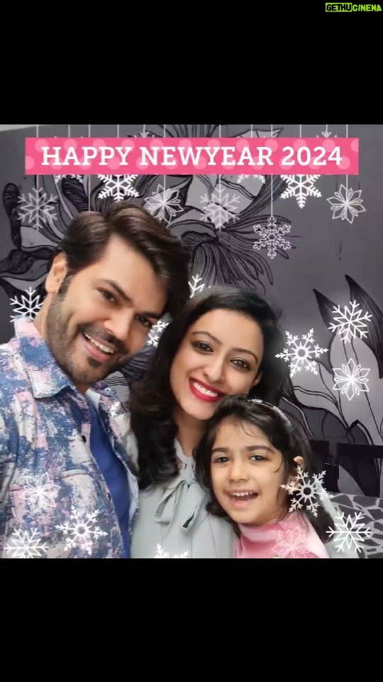 Nisha Krishnan Instagram - Wishing you and ur family a fabulous start to 2024 that resonates with laughter, echoes with love, and is filled with the Light of Good health & prosperity HAPPY NEW YEAR ❤❤❤