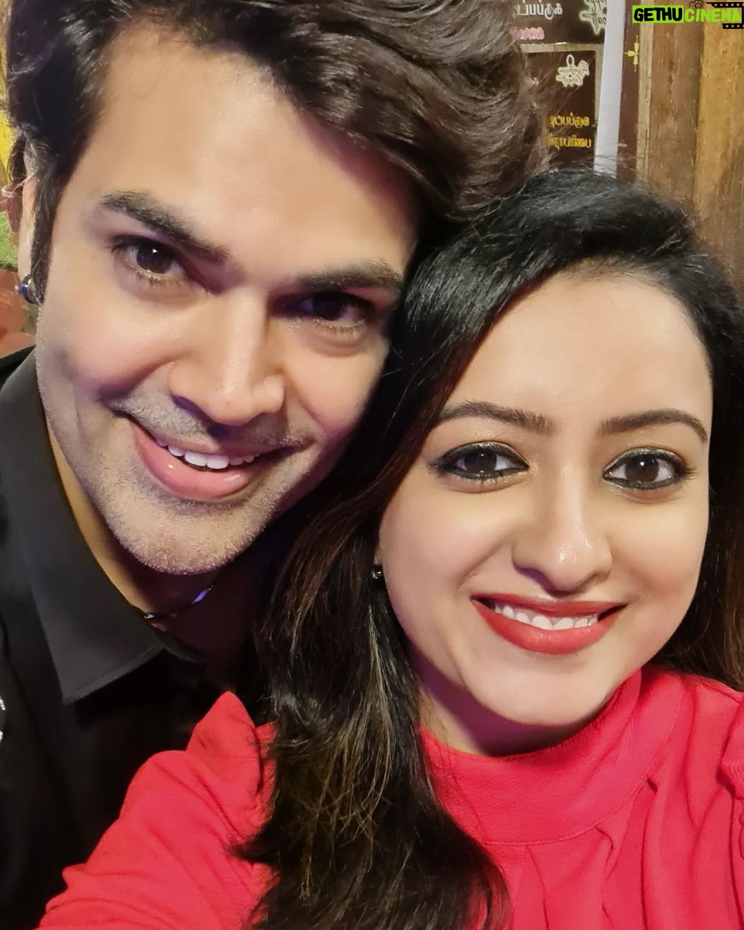 Nisha Krishnan Instagram - Finally some couple time 🥰 (lasted for 2mins and 1 selfie 🥲) @talk2ganesh 😁