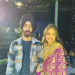 Nisha Ravikrishnan Instagram - Do watch our performance on @zeekannada SAREGAMAPA this Saturday-Sunday ♥️ It was an amazing experience performing with extremely talented @nisha_ravikrishnanoffl_ 😊✨ #zeekannada #srgmp #nisharavikrishnan #jaskaransingh #music #newyear Bangalore, India