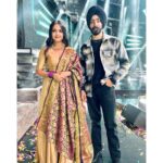 Nisha Ravikrishnan Instagram - Do watch our performance on @zeekannada SAREGAMAPA this Saturday-Sunday ♥️ It was an amazing experience performing with extremely talented @nisha_ravikrishnanoffl_ 😊✨ #zeekannada #srgmp #nisharavikrishnan #jaskaransingh #music #newyear Bangalore, India