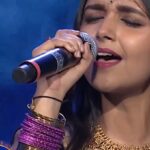Nisha Ravikrishnan Instagram - Ondu Malebillu with superstar @nisha_ravikrishnanoffl_ 💛 Really loved sharing the stage with a very humble person.. thanks for being a part of this amazing episode! We wish you a HAPPY NEW YEAR guys❤️‍🔥✨ #zeekannada #saregamapa #nisharavikrishnan #jaskaransingh #music #srgmp Bangalore, India