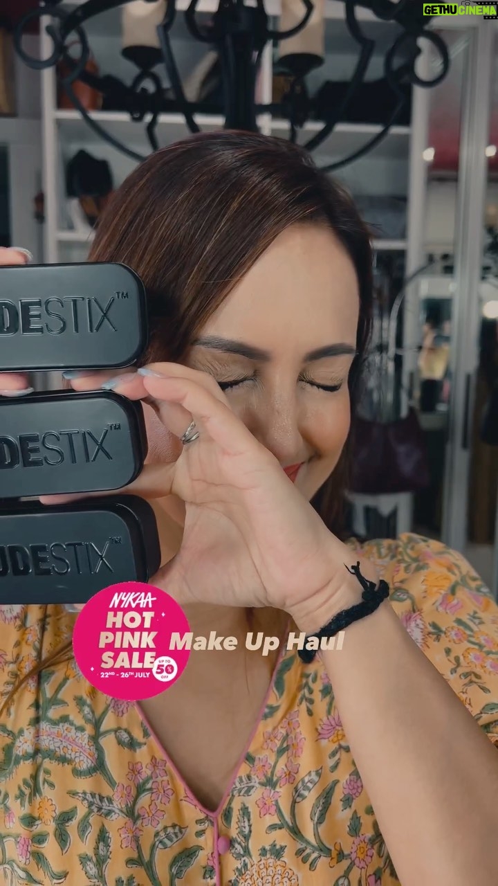 Nisha Rawal Instagram - ♥️ In the order of the video, from my Nykaa-Haul: ☑️ Prime - Set - Refresh Hangover 3-in-1 @toofacedlovesindia ☑️ All About Clean - Liquid facial soap - @clinique_in ☑️ Empowered Eye-shadow palette - @hudabeauty ☑️ Take the day off cleansing balm - @clinique_in ☑️ Lip sleeping mask - @laneigeindia ☑️ 3DHD blender - @sigmabeauty ☑️ Concealer - Too Faced Born this way - (shade - Light beige, Vanilla) - @toofacedlovesindia ☑️ Baking Powder - Easy Bake (shade - Pound Cake) - @hudabeauty ☑️ Double Wear (shade - Tawny) - @esteelauderindia ☑️ Nudestix Nudies in Terracotta Tan, Peach Peony, Poppy Girl - @nudestix ☑️ Nykaa Lipliners - Head Over Heels, Pillow Fight, Spice Girl - @nykaabeauty ——- The ones I forgot to show but you have seen in my earlier videos 🙈: ☑️ Advanced Night Repair - @esteelauderin ☑️ Moisture Surge Moisturiser - @clinique_in ☑️ Givenchy Intense Silk Lipsticks N 332, N 500 - @givenchybeauty Dress from - @aachho What beauty video would u like me to do next - leave a comment!