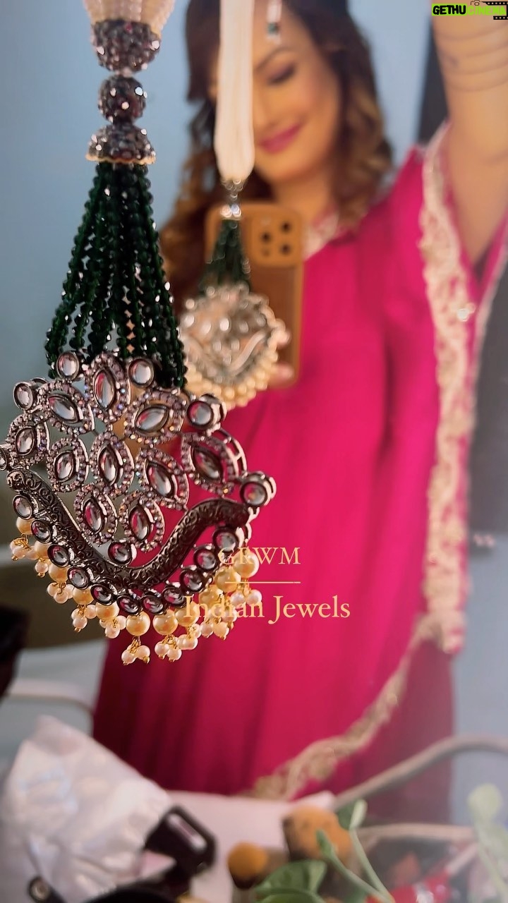 Nisha Rawal Instagram - ♥️ When u can’t resist a certain piece of jewellery for 2 reasons: 1. It’s just so beautiful 2. It’s your बचपन की सहेली का new venture Congratulations Rajshri Sharma ji dost for @suramyajewel ♥️
