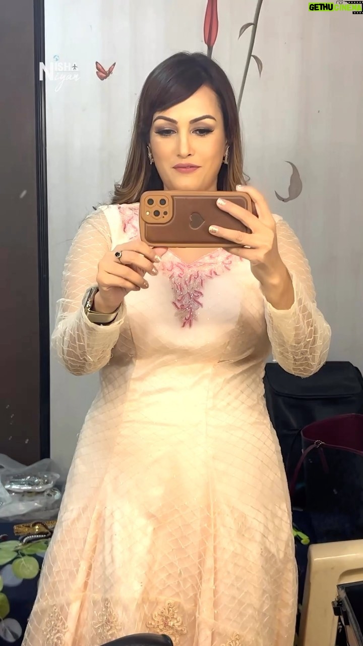 Nisha Rawal Instagram - ♥️ Some projects are super close to your heart! This one’s to mine! My comeback to #Meet after 14 months has been full of nostalgia ♥️ Captured some moments of day 1 on the sets! @i_ashisinghh @i_shagunofficial @realadityarao @het.180715 @officialabhaparmar and my entire team @shashisumeetproductions I look fwd to another beautiful journey with you all! @sonica21 @soorajthapar @vaibhavsingh182019 @preetipurichoudhary @iriyankachanda @afzaalkhanofficial u were sooooooooooo dearly missed ♥️ @zeetv