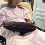 Nisha Rawal Instagram - ♥️ Finally the hospital stay came to an end! A small glimpse from the ‘Discharge Day’ - straight to the salon - then home with my Littloo and the girls when they brought our Winner’s CUP for the cricket match from where this whole story started! Full video on my YouTube channel - link in BIO