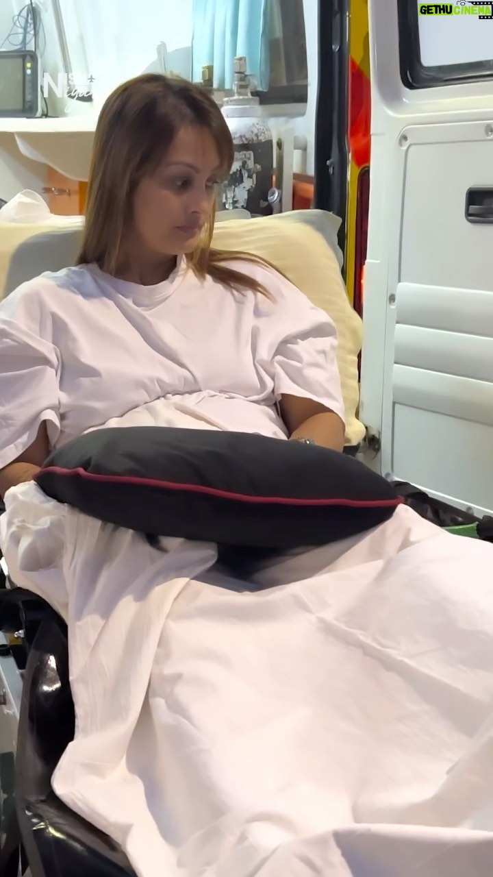 Nisha Rawal Instagram - ♥️ Finally the hospital stay came to an end! A small glimpse from the ‘Discharge Day’ - straight to the salon - then home with my Littloo and the girls when they brought our Winner’s CUP for the cricket match from where this whole story started! Full video on my YouTube channel - link in BIO