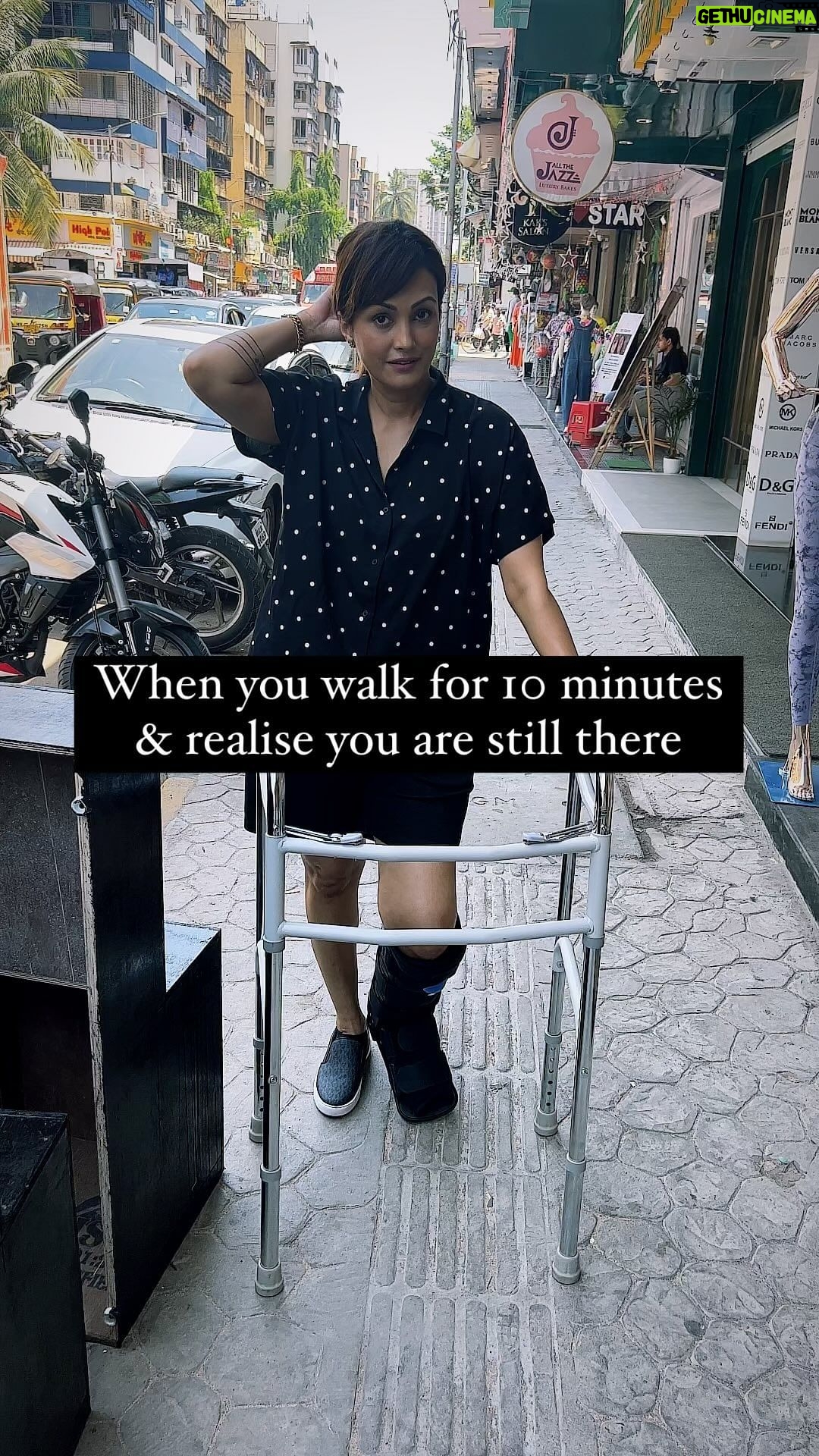 Nisha Rawal Instagram - ♥️ Finding humour in my tumour! You know what I mean 🤣 Sometimes I feel like Jerry who’s little tail is held by Tom’s big hand - while Jerry feels he’s run away and covered some distance, Tom (in my case ‘Life’) is watching him from the corner of his eyes with that meany smile! हँस भी दो, I am trying to be funny here 🤣 Mumbai - मुंबई