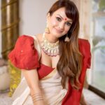 Nisha Rawal Instagram - ♥️ Have always been fascinated towards the Bengali attire! This festive season I tried my hands on this look with my fav team: @ojasrajani without whose magical touch my make up and hair would never look so on-point! @suta_bombay u make me wanna wear more sarees! @team_eyesonyou thank you for always designing some gorgeous looks for me! @chhedajewellers for the beautiful jewellery! . . . #NishaRawalReels Leave a ♥️ if u are enjoying my efforts in getting ready! Mumbai - मुंबई