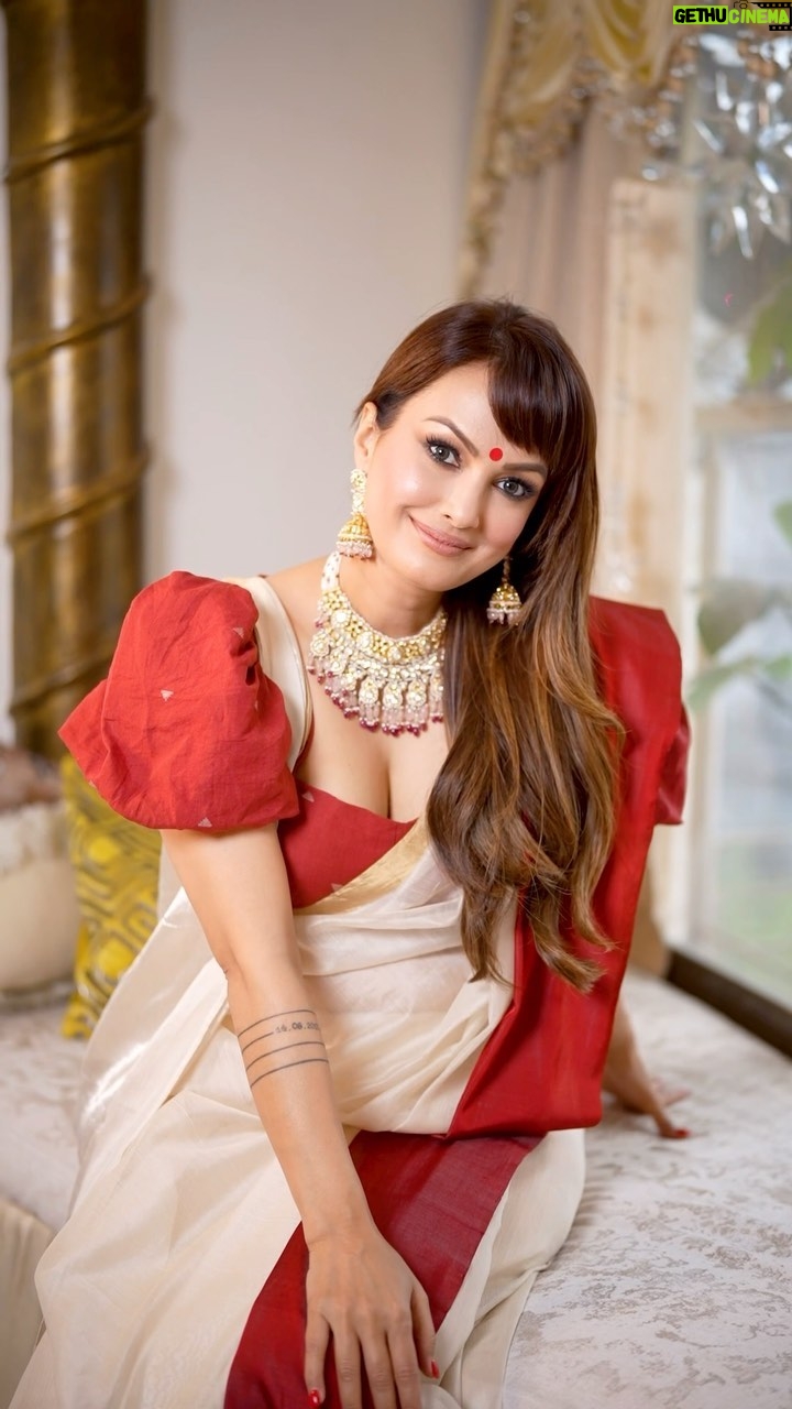 Nisha Rawal Instagram - ♥️ Have always been fascinated towards the Bengali attire! This festive season I tried my hands on this look with my fav team: @ojasrajani without whose magical touch my make up and hair would never look so on-point! @suta_bombay u make me wanna wear more sarees! @team_eyesonyou thank you for always designing some gorgeous looks for me! @chhedajewellers for the beautiful jewellery! . . . #NishaRawalReels Leave a ♥️ if u are enjoying my efforts in getting ready! Mumbai - मुंबई