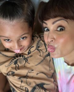 Nisha Rawal Instagram - ♥️ Main aur meri mumma aksar yeh baatein karte hain 😛 Mumbai, Maharashtra