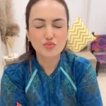 Nisha Rawal Instagram - ♥️ #JustBecauseIAmFeelingLoved . . . . #NishaRawal #NishaRawalReels #BlinkChallenge #TrendingReels #BlinkAndKissChallenge