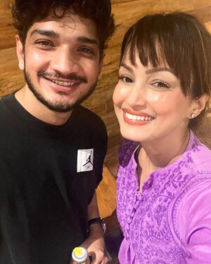 Nisha Rawal Instagram - Finally a “let’s catch up for a coffee” promise done right!

‘Simplicity’ is the word for you :)

Stay this way! 
@munawar.faruqui