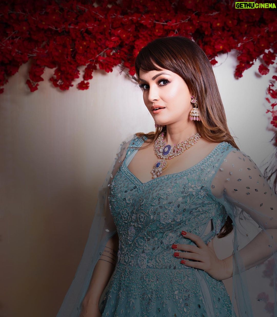 Nisha Rawal Instagram - ♥️ And then she realised that she refused to give up on him when she should have done that for herself! Be relentless in your pursuits because at the end of your days, you will see your story in front of your eyes! Let’s make that a good watch ♥️ . . . . . Thanx to my fab team: ▫️Photography | @burzinhpalkhiwallaphotography ▫️Make up and hair | @ojasrajani ▫️Outfit | @roopkalamumbai ▫️Styling | @team_eyesonyou