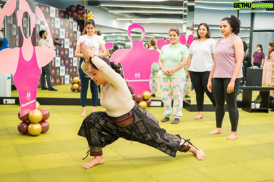 Nisha Rawal Instagram - 👑Our hearts are full with love and gratitude for all those who supported us in making our first meetup a super success! We hosted a fitness jam earlier this week at YKBI Andheri which was attended by over 20 metamoms, mombloggers and celebrity guests. Our list of Thank yous is long but rightly deserved for these people: First of all, thank you to our boss lady @missnisharawal for being the most gracious host and ensuring an impeccable experience for everyone. Special thanks to our community mentor @avantika.says for managing the event with perfection and @anamikasinghphotography for the digital activation. A huge thank you to our celebrity guest @vahbz for being a part of our jam. Your support means a lot! A big big thank you to our partners @kalaripayatturhea @enginebrand.in @smilecouturebydrparampreet @cottoncandyeventz @brewingnotescoffee @terra.co.in and the amazing homechefs organised by our first momchamp @neetu.somani @kanishka_810 @layeredinloveee @ rakshitashukla_2 @konfection_konnection_ @kanta vaid It wouldn't have been possible without support of our fab venue partner @ykbi_andherii Last but not the least to all the attendees for taking time out to be a part of this. Looking forward for more such events! #metamomsevent #metamomsmeetup