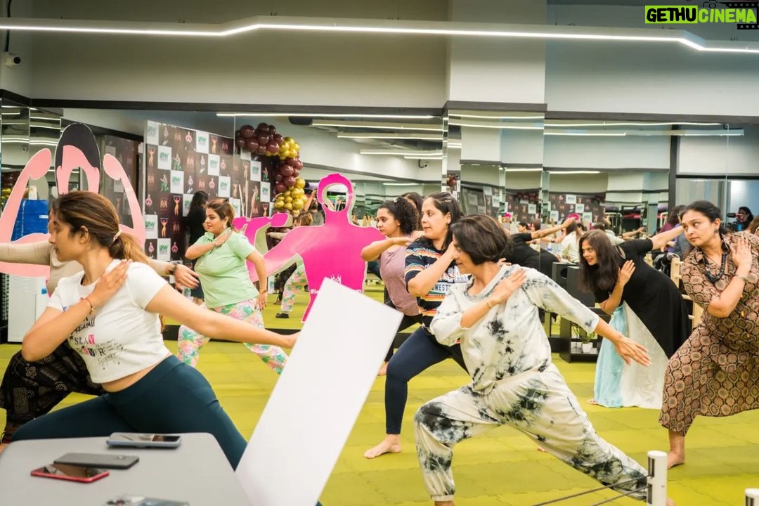 Nisha Rawal Instagram - 👑Our hearts are full with love and gratitude for all those who supported us in making our first meetup a super success! We hosted a fitness jam earlier this week at YKBI Andheri which was attended by over 20 metamoms, mombloggers and celebrity guests. Our list of Thank yous is long but rightly deserved for these people: First of all, thank you to our boss lady @missnisharawal for being the most gracious host and ensuring an impeccable experience for everyone. Special thanks to our community mentor @avantika.says for managing the event with perfection and @anamikasinghphotography for the digital activation. A huge thank you to our celebrity guest @vahbz for being a part of our jam. Your support means a lot! A big big thank you to our partners @kalaripayatturhea @enginebrand.in @smilecouturebydrparampreet @cottoncandyeventz @brewingnotescoffee @terra.co.in and the amazing homechefs organised by our first momchamp @neetu.somani @kanishka_810 @layeredinloveee @ rakshitashukla_2 @konfection_konnection_ @kanta vaid It wouldn't have been possible without support of our fab venue partner @ykbi_andherii Last but not the least to all the attendees for taking time out to be a part of this. Looking forward for more such events! #metamomsevent #metamomsmeetup