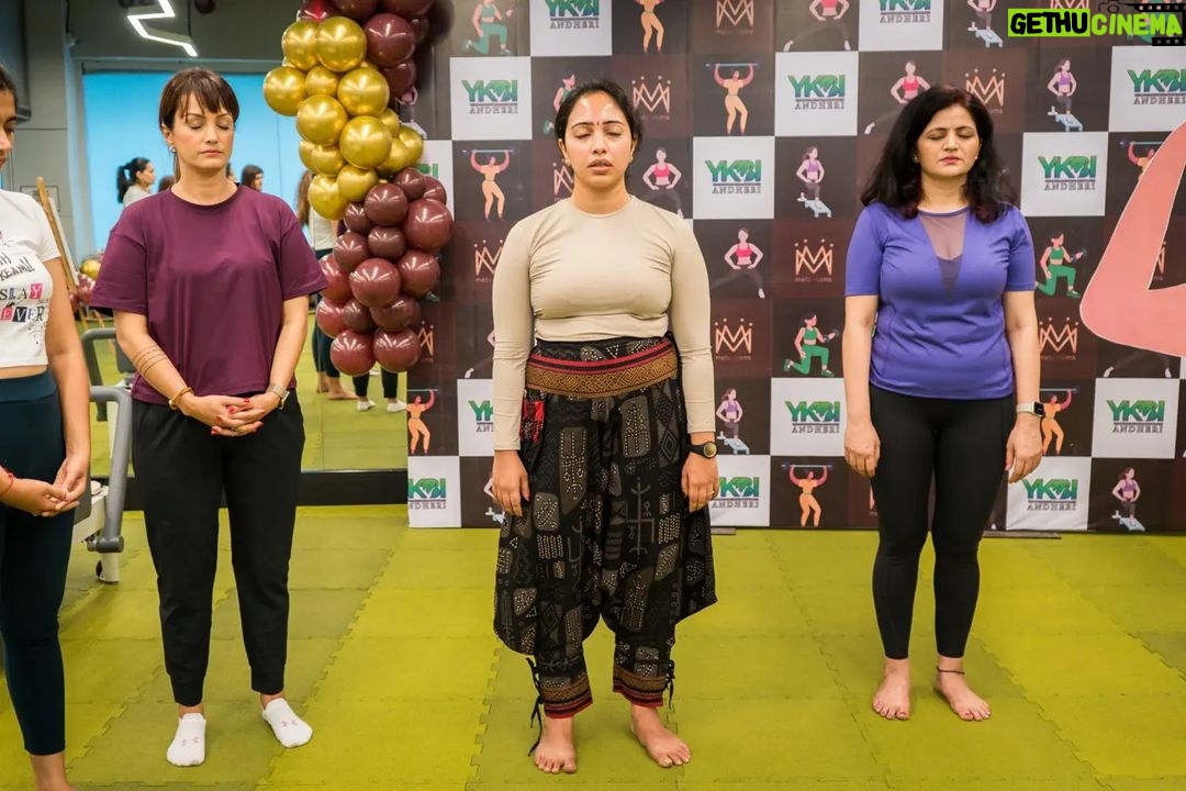 Nisha Rawal Instagram - 👑Our hearts are full with love and gratitude for all those who supported us in making our first meetup a super success! We hosted a fitness jam earlier this week at YKBI Andheri which was attended by over 20 metamoms, mombloggers and celebrity guests. Our list of Thank yous is long but rightly deserved for these people: First of all, thank you to our boss lady @missnisharawal for being the most gracious host and ensuring an impeccable experience for everyone. Special thanks to our community mentor @avantika.says for managing the event with perfection and @anamikasinghphotography for the digital activation. A huge thank you to our celebrity guest @vahbz for being a part of our jam. Your support means a lot! A big big thank you to our partners @kalaripayatturhea @enginebrand.in @smilecouturebydrparampreet @cottoncandyeventz @brewingnotescoffee @terra.co.in and the amazing homechefs organised by our first momchamp @neetu.somani @kanishka_810 @layeredinloveee @ rakshitashukla_2 @konfection_konnection_ @kanta vaid It wouldn't have been possible without support of our fab venue partner @ykbi_andherii Last but not the least to all the attendees for taking time out to be a part of this. Looking forward for more such events! #metamomsevent #metamomsmeetup