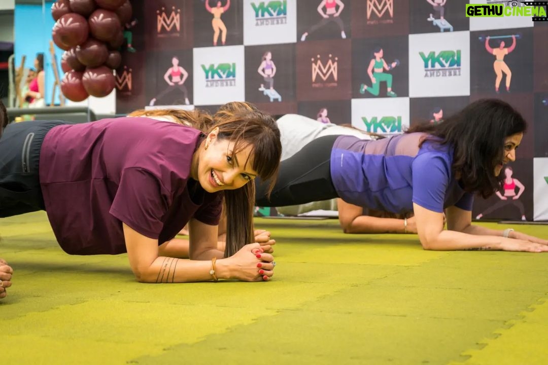 Nisha Rawal Instagram - 👑Our hearts are full with love and gratitude for all those who supported us in making our first meetup a super success! We hosted a fitness jam earlier this week at YKBI Andheri which was attended by over 20 metamoms, mombloggers and celebrity guests. Our list of Thank yous is long but rightly deserved for these people: First of all, thank you to our boss lady @missnisharawal for being the most gracious host and ensuring an impeccable experience for everyone. Special thanks to our community mentor @avantika.says for managing the event with perfection and @anamikasinghphotography for the digital activation. A huge thank you to our celebrity guest @vahbz for being a part of our jam. Your support means a lot! A big big thank you to our partners @kalaripayatturhea @enginebrand.in @smilecouturebydrparampreet @cottoncandyeventz @brewingnotescoffee @terra.co.in and the amazing homechefs organised by our first momchamp @neetu.somani @kanishka_810 @layeredinloveee @ rakshitashukla_2 @konfection_konnection_ @kanta vaid It wouldn't have been possible without support of our fab venue partner @ykbi_andherii Last but not the least to all the attendees for taking time out to be a part of this. Looking forward for more such events! #metamomsevent #metamomsmeetup