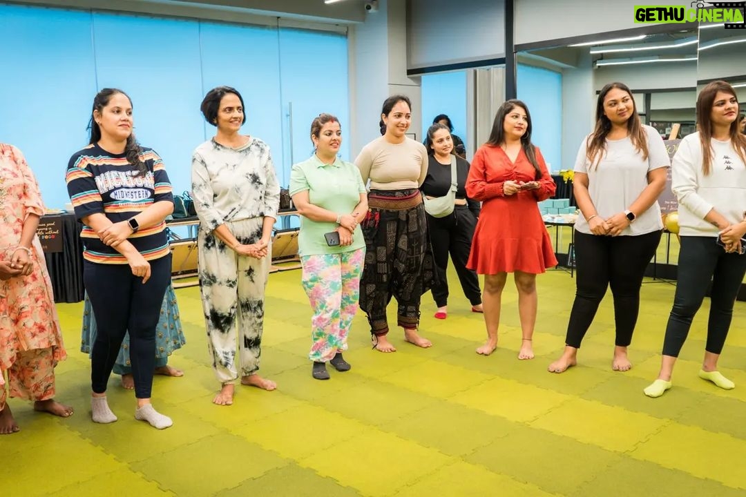 Nisha Rawal Instagram - 👑Our hearts are full with love and gratitude for all those who supported us in making our first meetup a super success! We hosted a fitness jam earlier this week at YKBI Andheri which was attended by over 20 metamoms, mombloggers and celebrity guests. Our list of Thank yous is long but rightly deserved for these people: First of all, thank you to our boss lady @missnisharawal for being the most gracious host and ensuring an impeccable experience for everyone. Special thanks to our community mentor @avantika.says for managing the event with perfection and @anamikasinghphotography for the digital activation. A huge thank you to our celebrity guest @vahbz for being a part of our jam. Your support means a lot! A big big thank you to our partners @kalaripayatturhea @enginebrand.in @smilecouturebydrparampreet @cottoncandyeventz @brewingnotescoffee @terra.co.in and the amazing homechefs organised by our first momchamp @neetu.somani @kanishka_810 @layeredinloveee @ rakshitashukla_2 @konfection_konnection_ @kanta vaid It wouldn't have been possible without support of our fab venue partner @ykbi_andherii Last but not the least to all the attendees for taking time out to be a part of this. Looking forward for more such events! #metamomsevent #metamomsmeetup