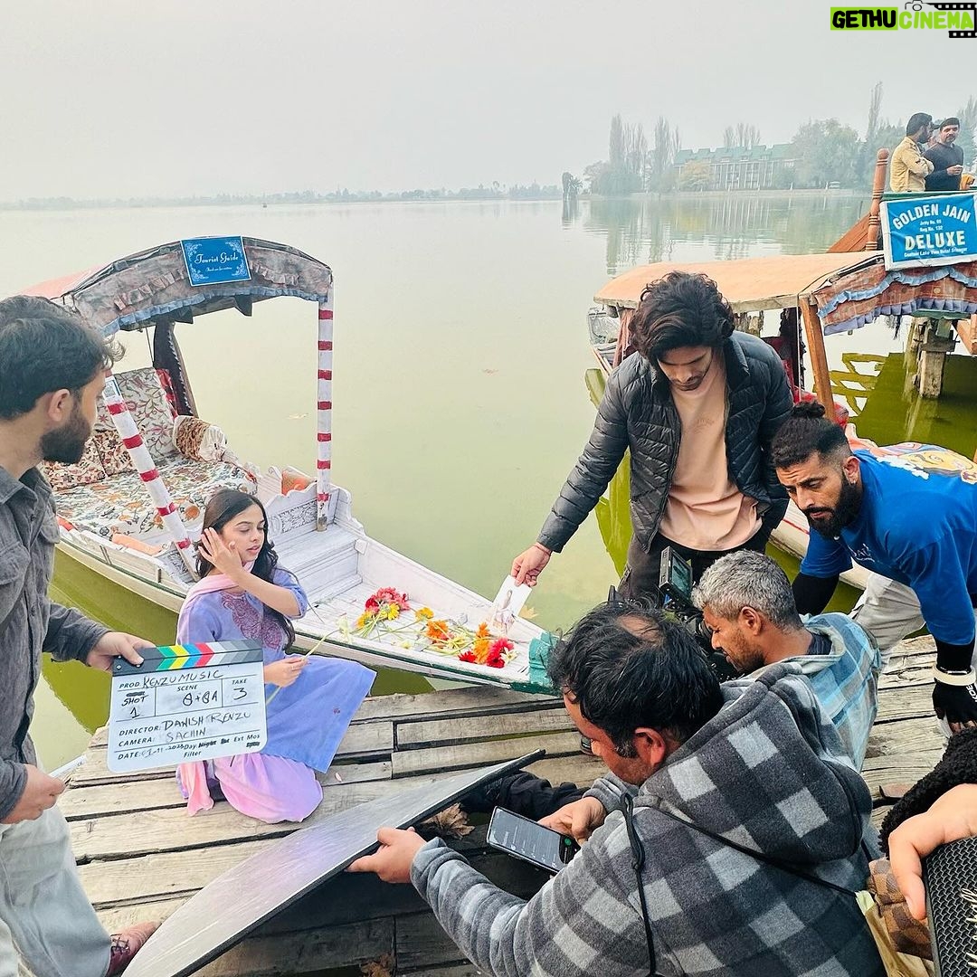 Nitanshi Goel Instagram - I’m LIVING A DREAM! 🤍🍁✨ Have always been a huge fan of @mohitchauhanofficial Sir’s voice✨ From listening his songs daily to Starring in the music video..Such a surreal feeling it is🧿✨ Here’s one more ✅ on my bucket list Watch my new music video ‘Hum Mile Hain Jahan’ on @indiaindependent.iimusic ‘s YouTube channel and shower your love and blessings ♥️ Singer: Mohit Chauhan: @mohitchauhanofficial Featuring: Nitanshi Goel: @nitanshigoelofficial Mrinal Dutt: @crimrinal @danishrenzu @renzumusic @sspillai @taherhusseinn @mirfaizah06 @misbahaliproductions @yasminqurash @makeupbyaayesha @atrubah_farooq @tafazulmattoo @bhatshahnawaz @waleed_shabir @mitra.tinni @hany20130 @nubecirrus @tul_palav @tromboocrafts @renzufilmscasting @chaijaai @rajibdroychowdhury #hummilethejahan #musicvideo #nitanshigoel #mohitchauhan #nitanshi #nitz #kashmir Nitanshi Goel , trending , Bollywood , actor