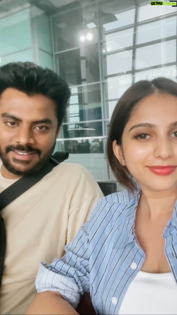 Niveditha Gowda Instagram - Did he really forget or was he just pretending 😝🤗 #nivedithagowda #chandanshetty #reelsinstagram #reelitfeelit #instagram #weddinganniversary