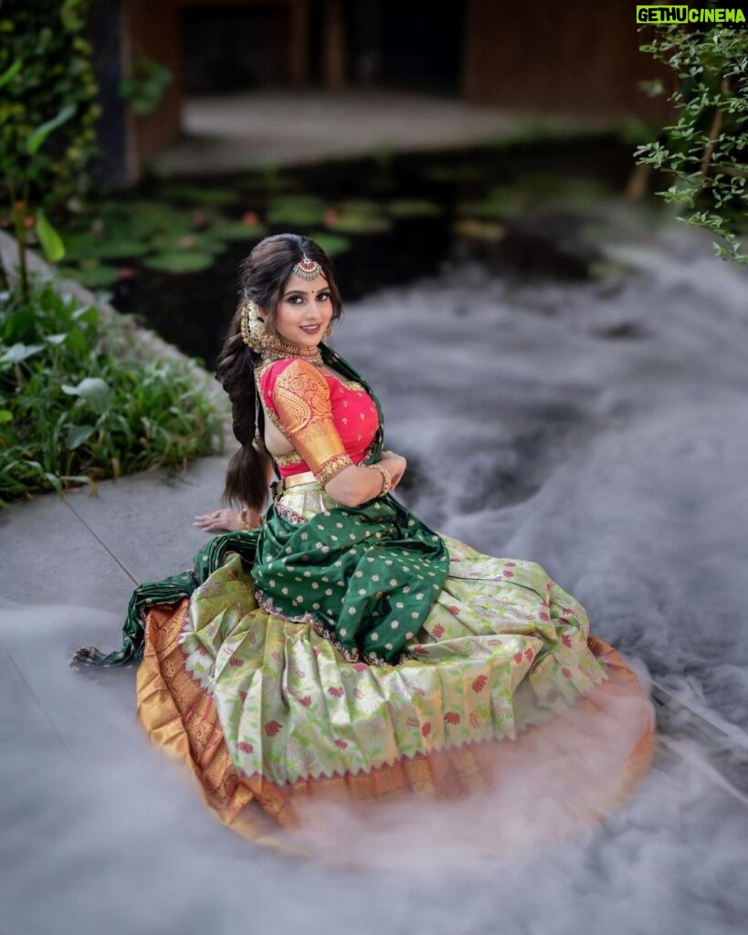 Niveditha Gowda Instagram - @niveditha__gowda Outfit: @anthariya_ MUA: @prashanthmakeover Accessories : @velvetboxby Location : @livingreenstudio #fineartportrait #aesthetic #portraiture Bangalore, India