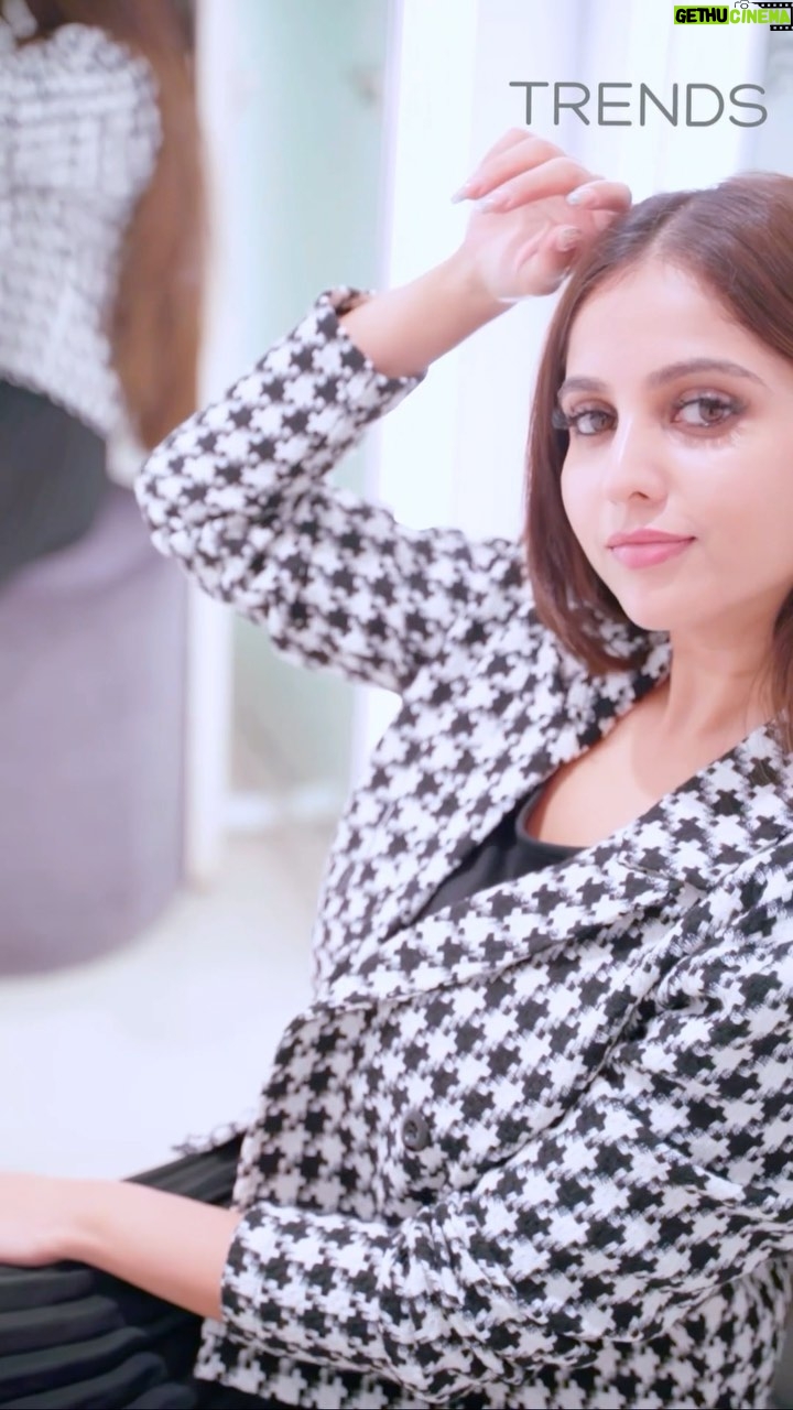 Niveditha Gowda Instagram - Hello everyone! I recently went to Trends for my Deepavali shopping, and they have an incredible variety of outfits and collections to suit your festive style, ensuring you’ll find just what you need to rock that Deepavali look! But wait, there’s more... When you shop for ₹3999 above you will get an attractive gift at ₹249! Also coupons worth Rs.2000 free Add more colour to Deepavali with Trends Deepavali Sambhramotsava! Also Get your kids to colour this sketch and submit it at your nearest Trends store to get discount coupons and goodies! You can also scan the QR code to register on the website and submit via Whatsapp on this number - +91 8861768672! @reliancetrends @trends_sambhramotsava #Reliancetrends #TrendingFashion #Trends #FestiveOutfit #PartyOutfit #Diwali #DiwaliOutfit #EthnicWear #IndianWear #FestiveFashion #deepavali #diwali #festival #happydiwali #diwalivibes #fashion